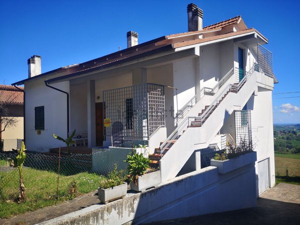 casa indipendente in vendita a Fratte Rosa
