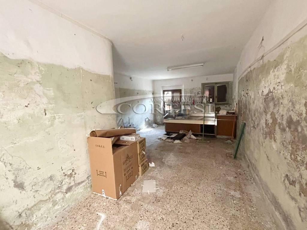 negozio in vendita a Fratte Rosa