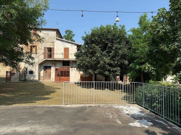 casale in vendita a Fratte Rosa