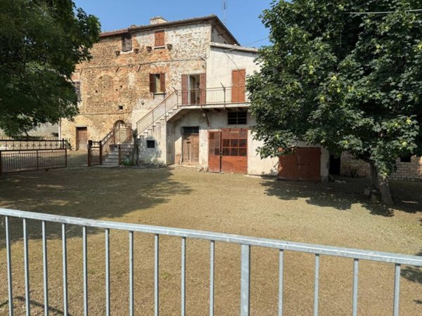 casa indipendente in vendita a Fratte Rosa