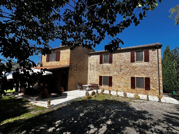 casale in vendita a Fratte Rosa