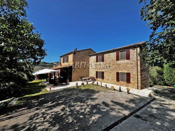 casa indipendente in vendita a Fratte Rosa