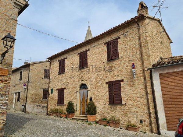 pentavano in vendita a Fratte Rosa