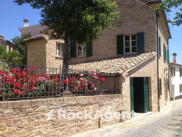 casa indipendente in vendita a Fratte Rosa