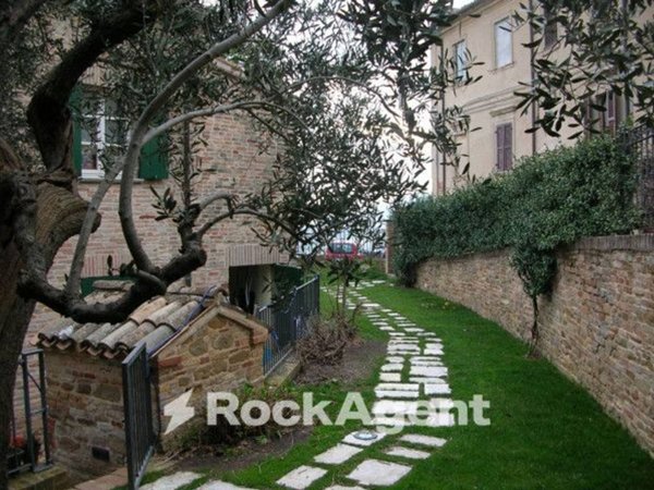 casa indipendente in vendita a Fratte Rosa
