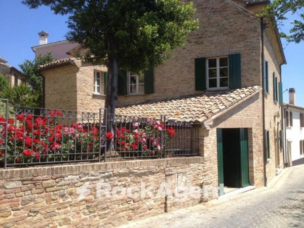 casa indipendente in vendita a Fratte Rosa