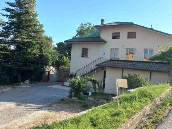 intera palazzina in vendita a Fratte Rosa