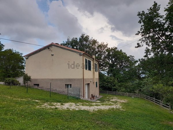 casa indipendente in vendita a Fratte Rosa in zona Torre San Marco