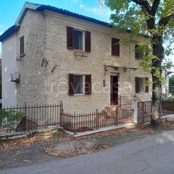 casa indipendente in vendita a Fratte Rosa