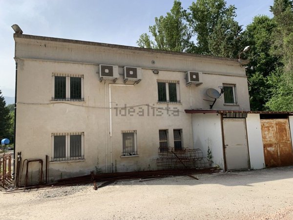 locale di sgombero in vendita a Frontino in zona Ponte Nuovo