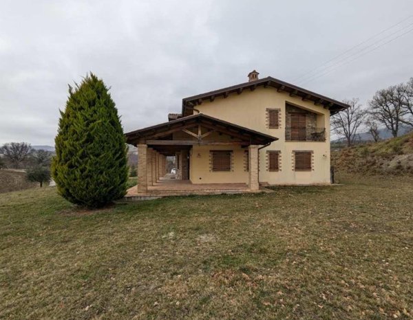 negozio in vendita a Frontino