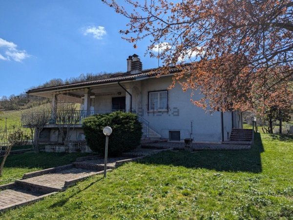 casa indipendente in vendita a Frontone