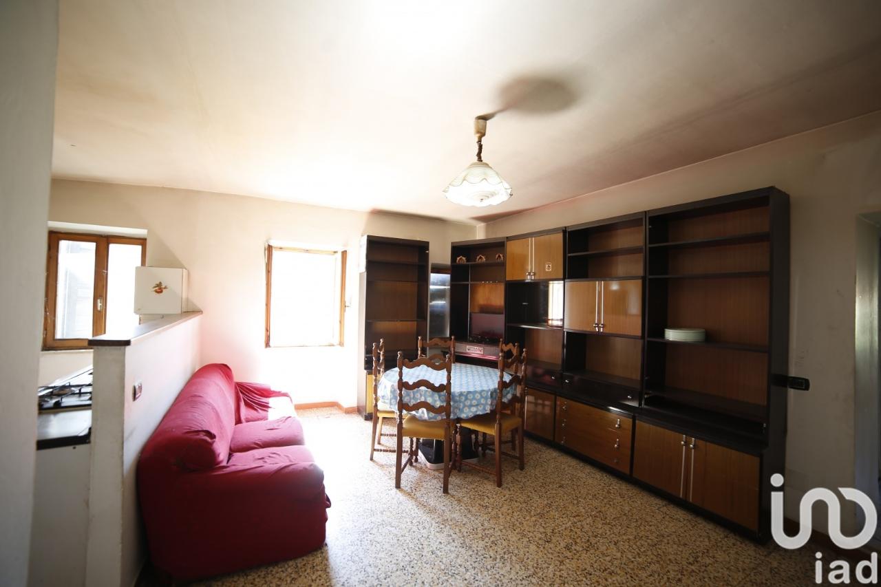 casale in vendita a Frontone