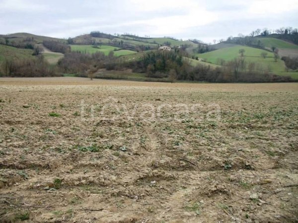 locale commerciale in vendita a Frontone