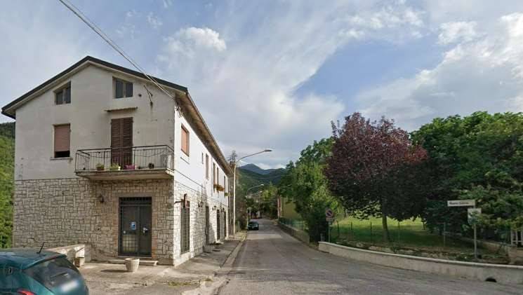 intera palazzina in vendita a Frontone