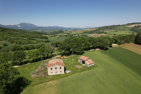casa indipendente in vendita a Frontone