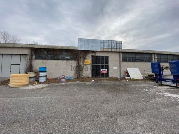 locale di sgombero in vendita a Frontone