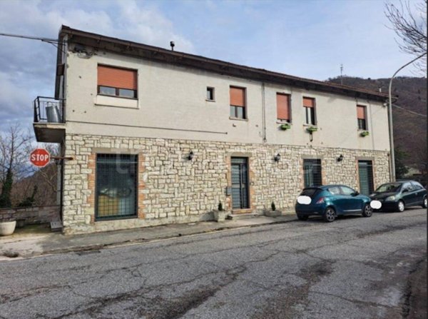 casa indipendente in vendita a Frontone