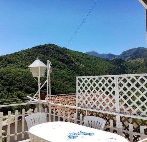 casa indipendente in vendita a Frontone