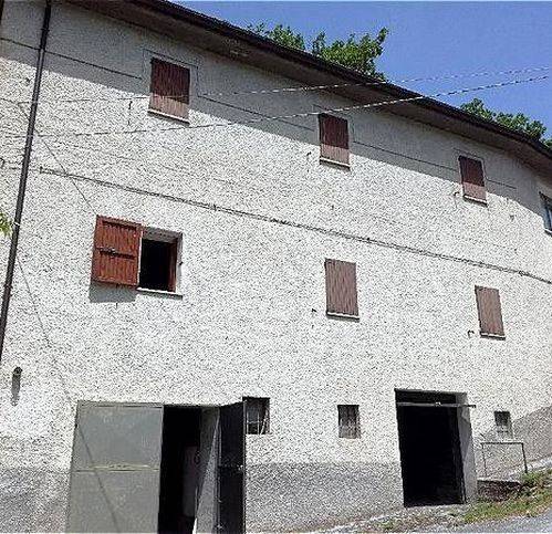 casa indipendente in vendita a Frontone
