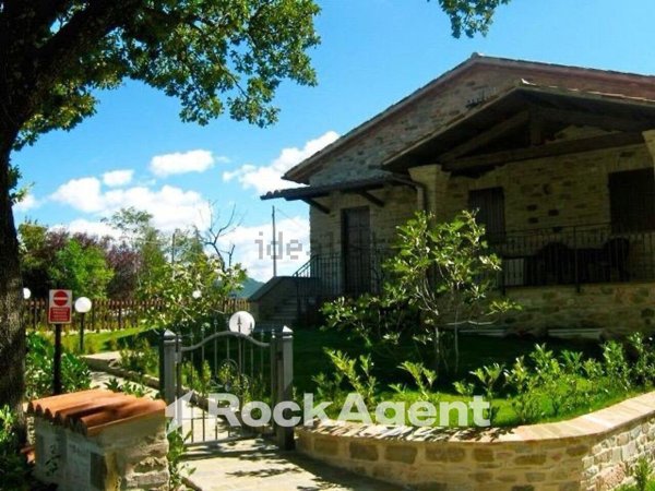 casale in vendita a Frontone