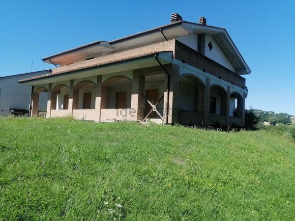 casa indipendente in vendita a Frontone