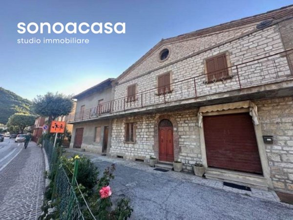 casa indipendente in vendita a Frontone