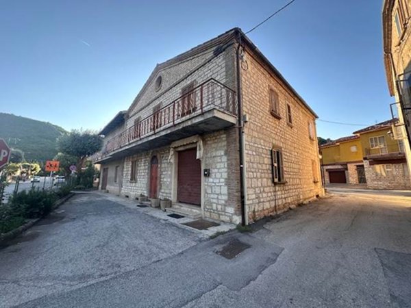 casa indipendente in vendita a Frontone