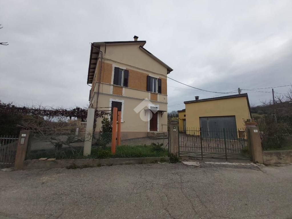 appartamento in vendita a Gabicce Mare in zona Case Badioli