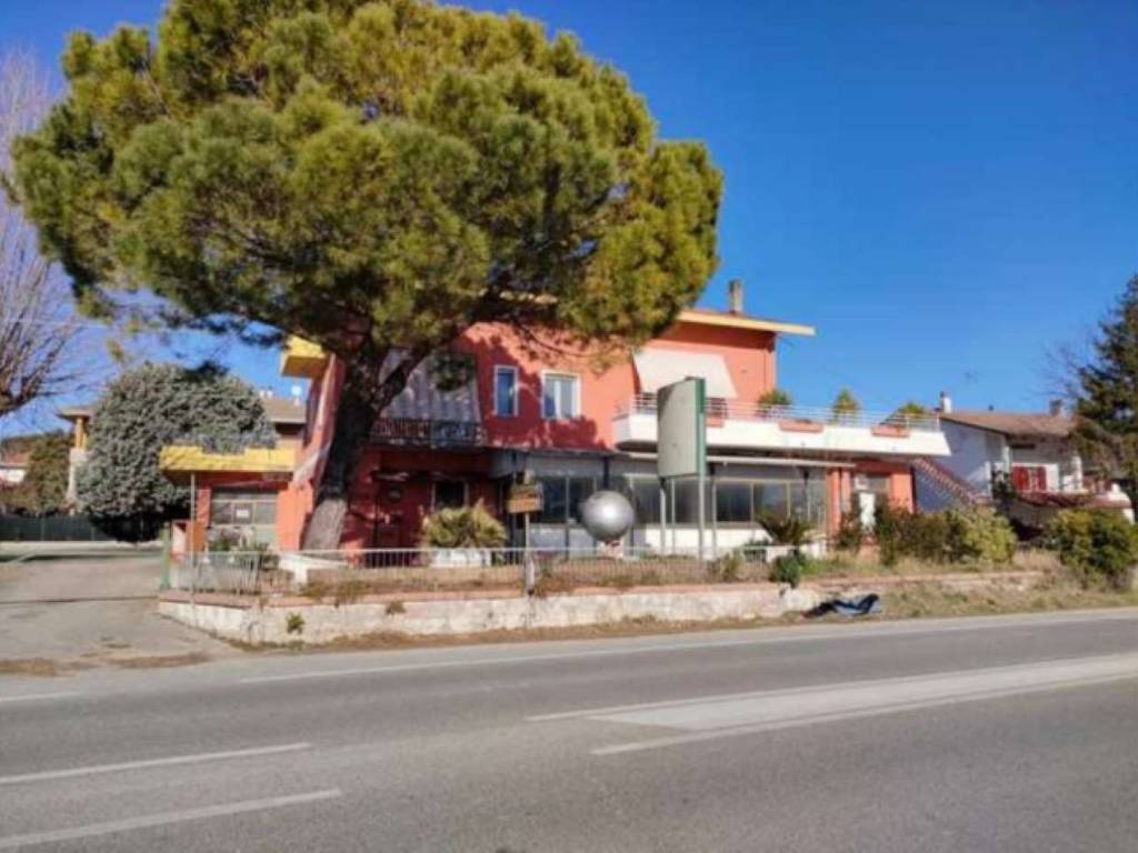 negozio in vendita a Gabicce Mare in zona Case Badioli