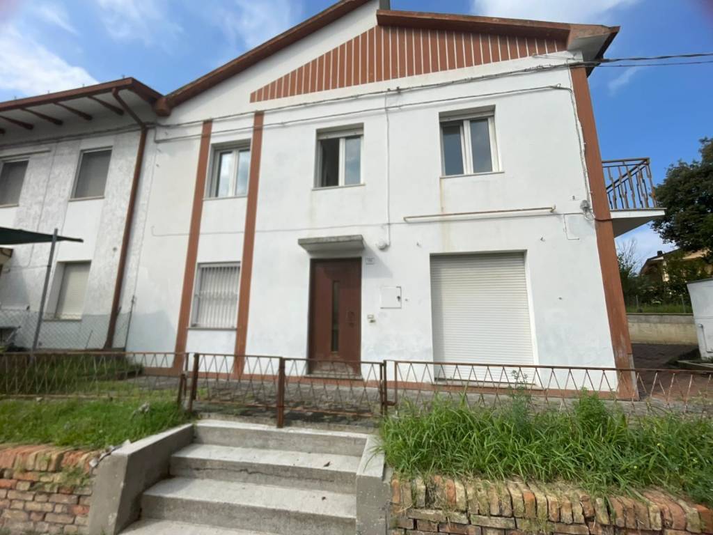 appartamento in vendita a Gabicce Mare in zona Case Badioli