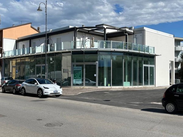negozio in vendita a Gabicce Mare