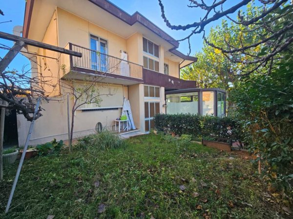 intera palazzina in vendita a Gabicce Mare