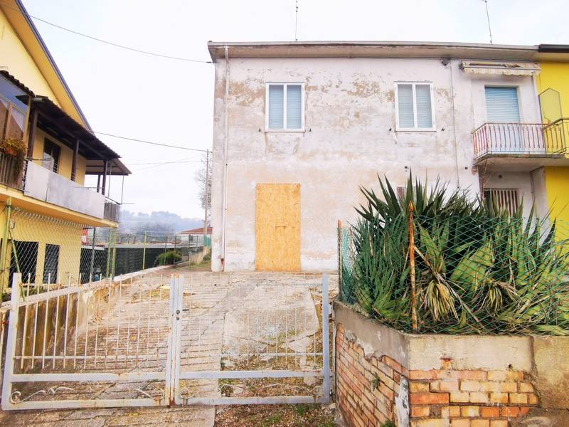 casa indipendente in vendita a Gabicce Mare in zona Case Badioli