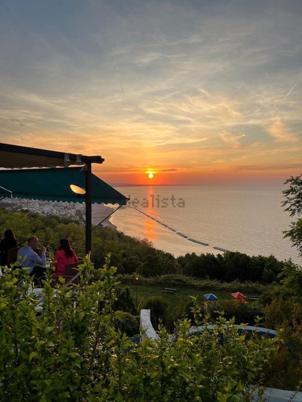 appartamento in vendita a Gabicce Mare in zona Gabicce Monte