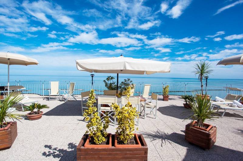 intera palazzina in vendita a Gabicce Mare