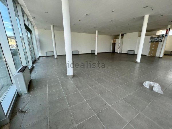 locale commerciale in vendita a Gabicce Mare