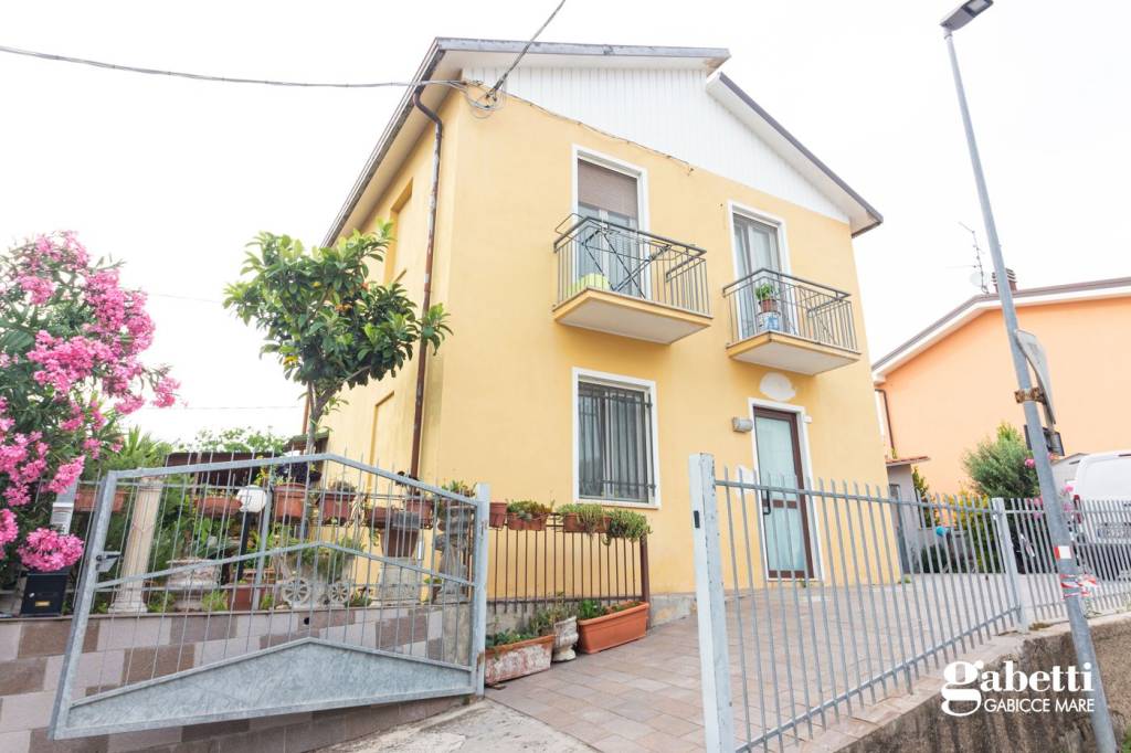 casa indipendente in vendita a Gabicce Mare in zona Case Badioli