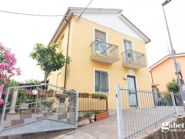 casa indipendente in vendita a Gabicce Mare in zona Case Badioli