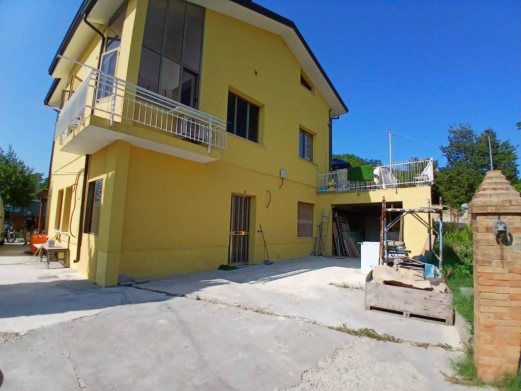 appartamento in vendita a Gabicce Mare in zona Ponte Tavollo