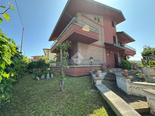 casa indipendente in vendita a Gradara