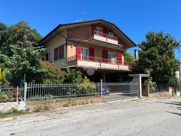 casa indipendente in vendita a Gradara in zona Pievevecchia