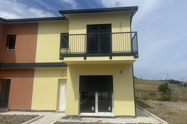 casa indipendente in vendita a Gradara