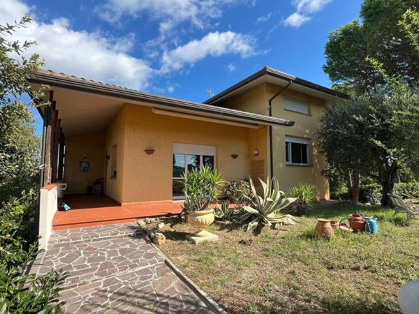 casa indipendente in vendita a Gradara