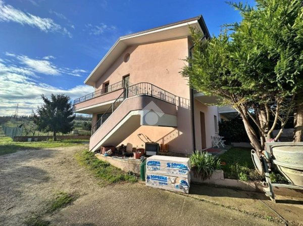 casa indipendente in vendita a Gradara