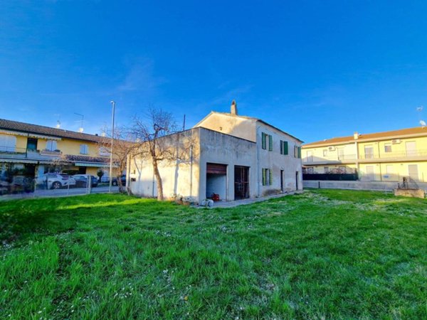 casa indipendente in vendita a Gradara in zona Fanano