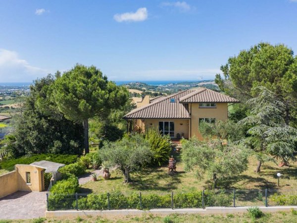 casa indipendente in vendita a Gradara in zona Pievevecchia