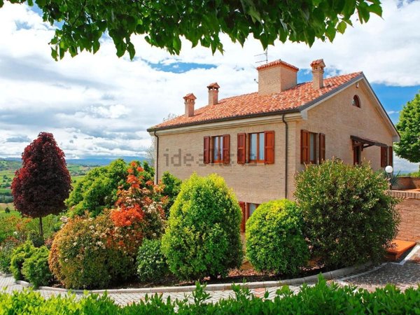 casa indipendente in vendita a Gradara in zona Granarola