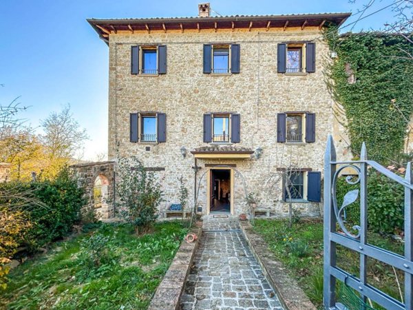 casa indipendente in vendita a Gradara in zona Pievevecchia