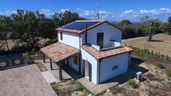casa indipendente in vendita a Gradara in zona Granarola